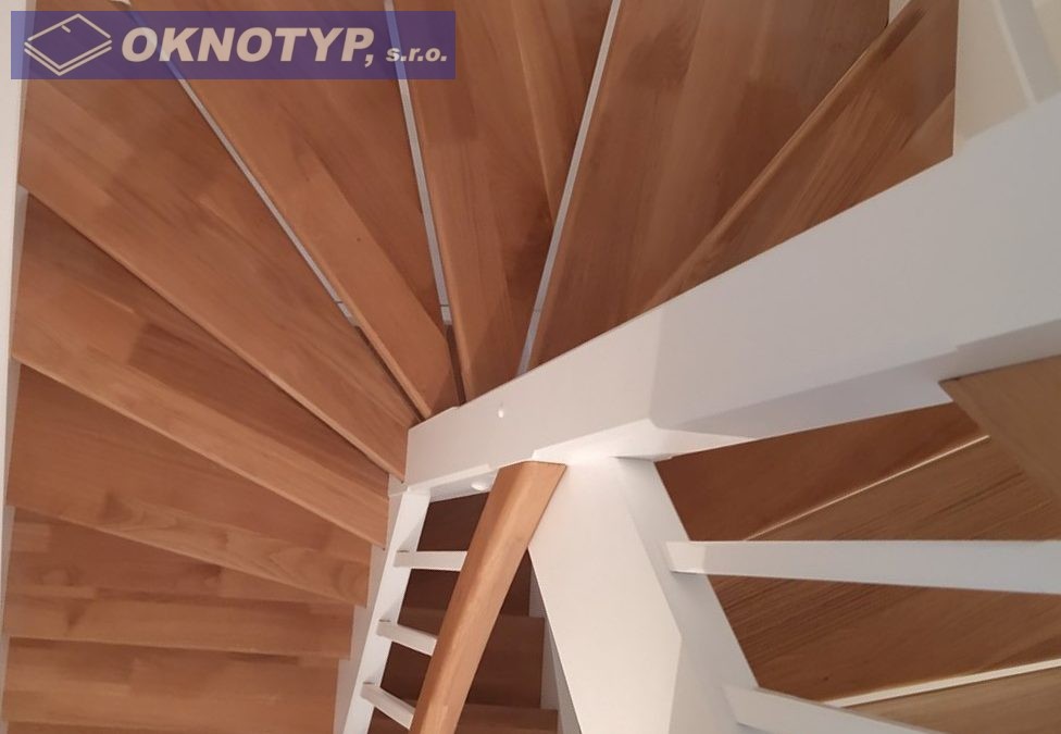 Realizácia samonosných drevených schodov